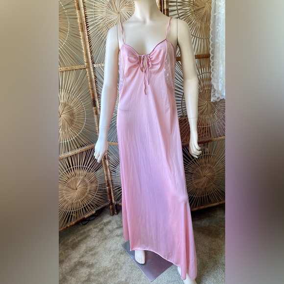 Vintage 70s Pink Nightgown with Sheer Floral Lace and Keyhole The Fashion Place - Picture 3 of 14